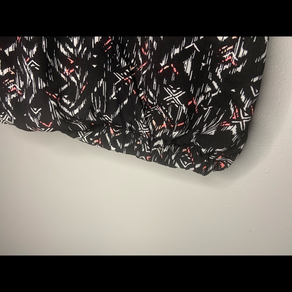 3/20$ Torrid size 4 floral tank. - Picture 3 of 4